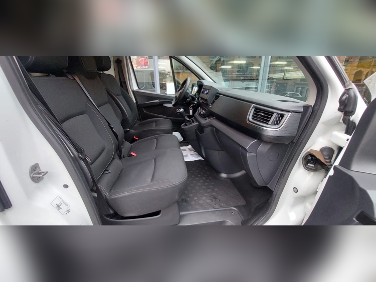 Renault Trafic Furgón 2.0 150CV foto 8